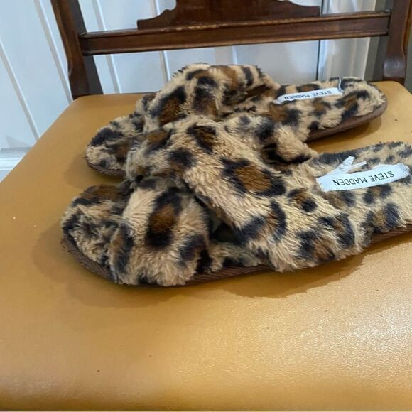Steve Madden Faux Fur Leopard Criss Cross Slipper Slides - Picture 2 of 7